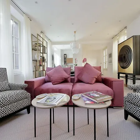 Pirandello Luxury 아파트